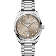 Quadrante verde alloro sunburst dell’Omega Seamaster Aqua Terra Shades 38 mm con indici a bastone rodiati, lancette sfaccettate e datario a ore 6